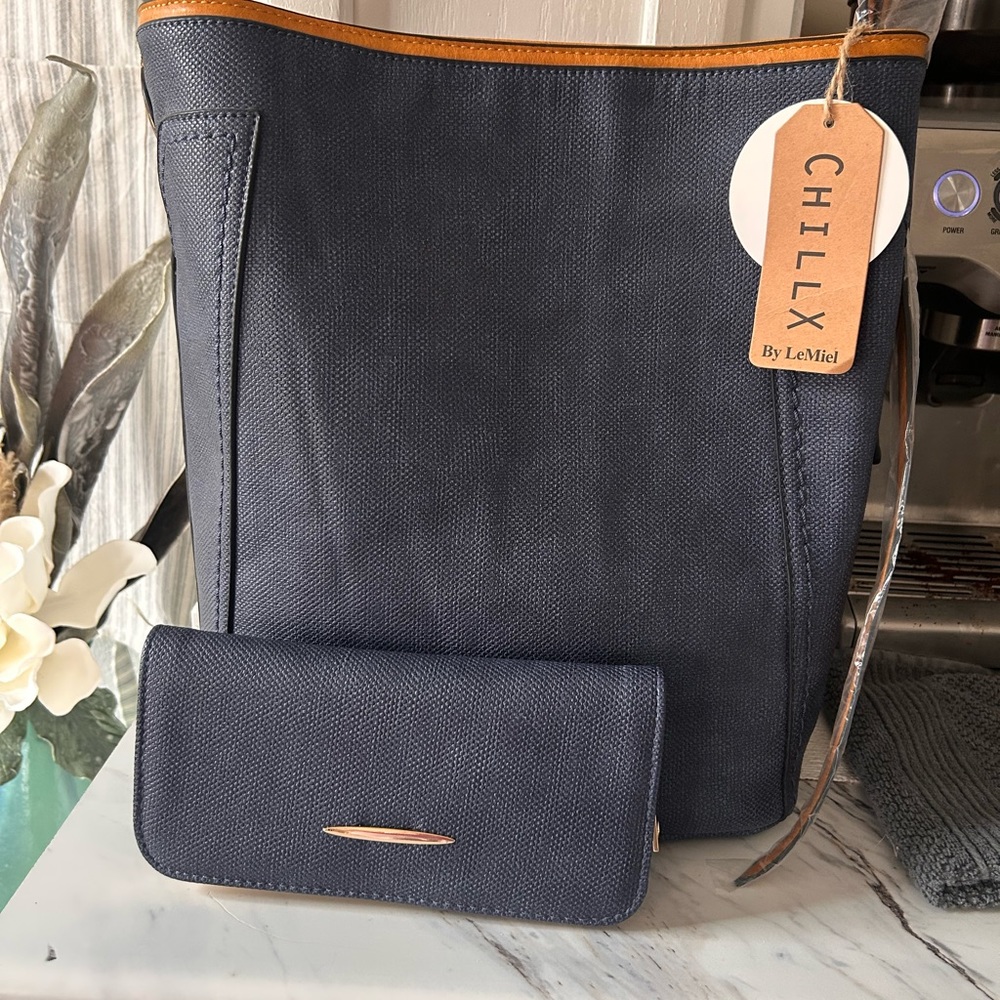 NWT Chillex by LeMiel bucket handbag w/matching wallet